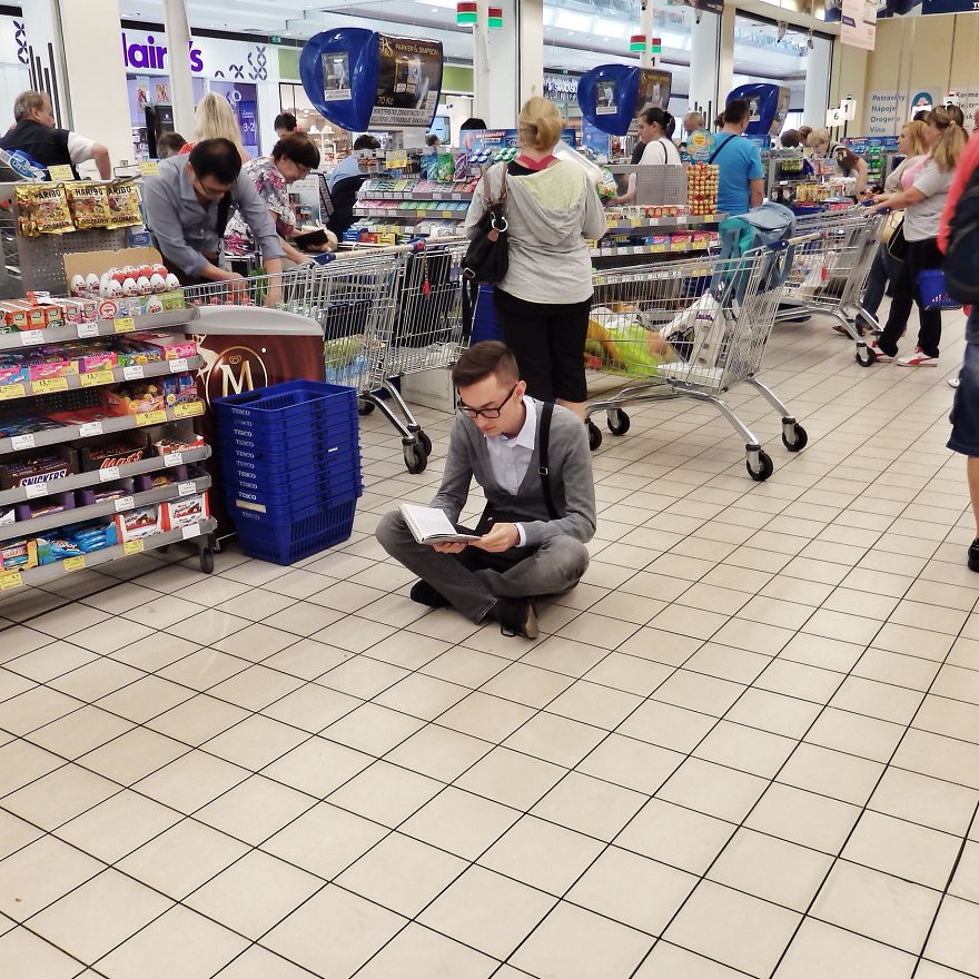 I Show People They Can Read Books Anywhere And Anytime I Show People They Can Read Books Anywhere And Anytime