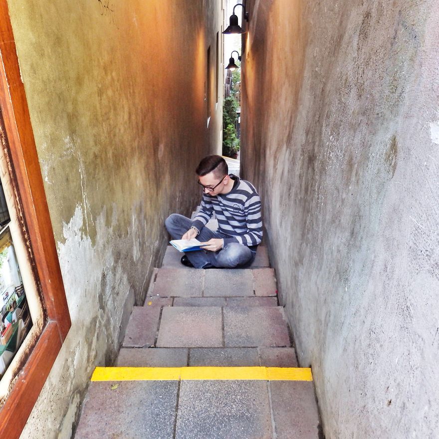 I Show People They Can Read Books Anywhere And Anytime I Show People They Can Read Books Anywhere And Anytime