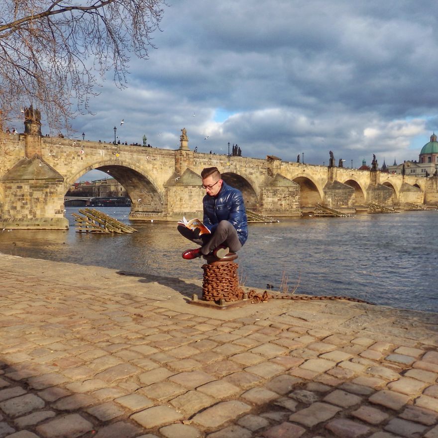 I Show People They Can Read Books Anywhere And Anytime I Show People They Can Read Books Anywhere And Anytime