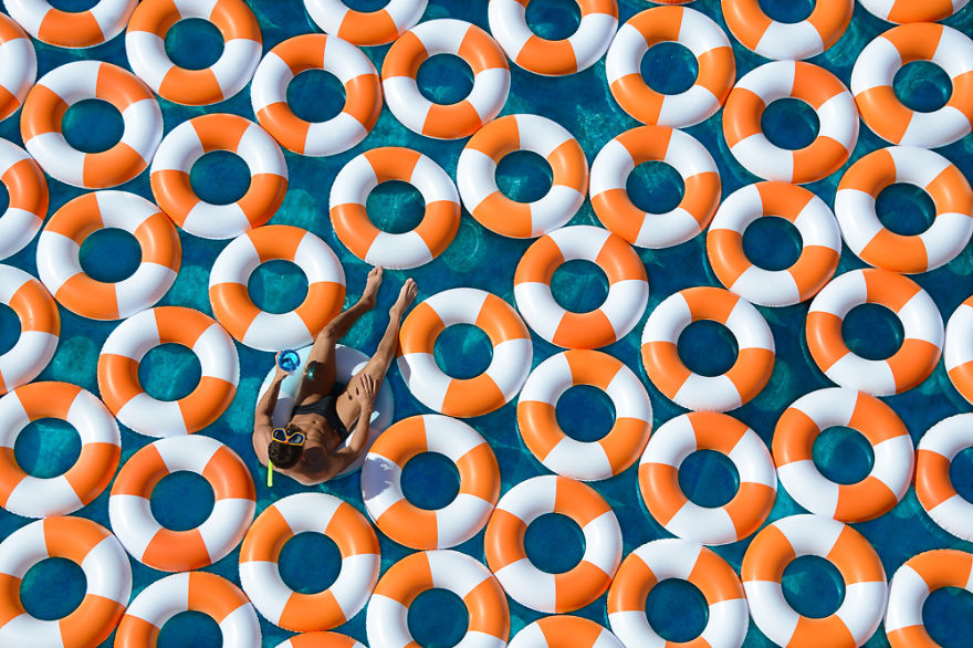 Poolside Photos With 1,000 Inner Tubes Bring Back 1960s Mediterranean Glamor Poolside Photos With 1,000 Inner Tubes Bring Back 1960s Mediterranean Glamor