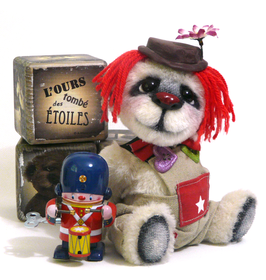 Self-taught French Artist Creates Wistful Yet Heartwarming Creatures Fallen From The Stars Self-taught French Artist Creates Wistful Yet Heartwarming Creatures Fallen From The Stars