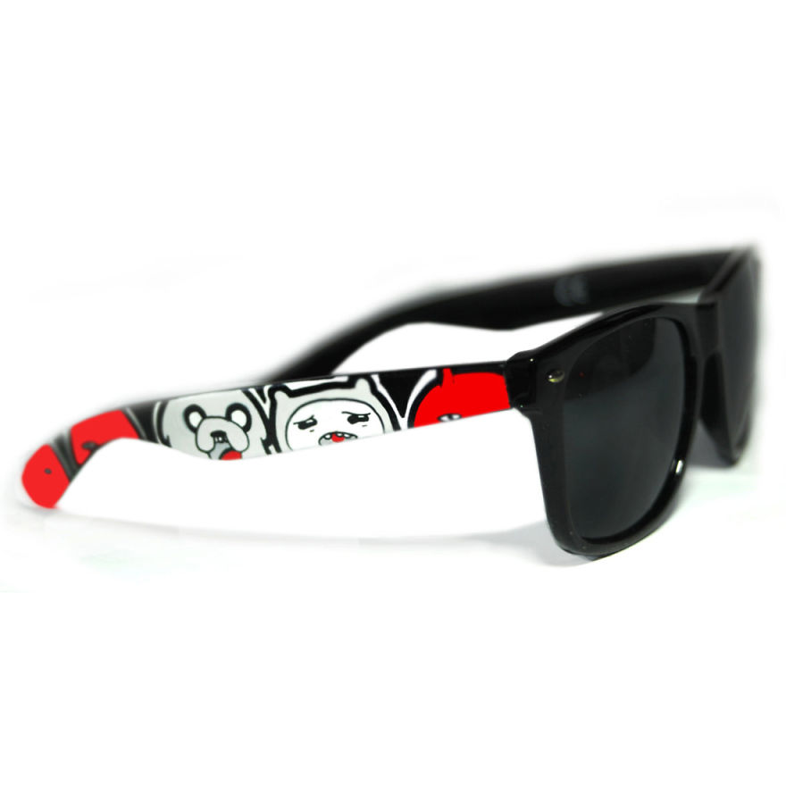 Artist Paints Cartoon Characters On Wayfarer Sunglasses Artist Paints Cartoon Characters On Wayfarer Sunglasses