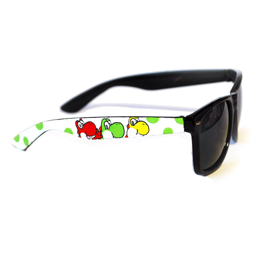 Artist Paints Cartoon Characters On Wayfarer Sunglasses Artist Paints Cartoon Characters On Wayfarer Sunglasses
