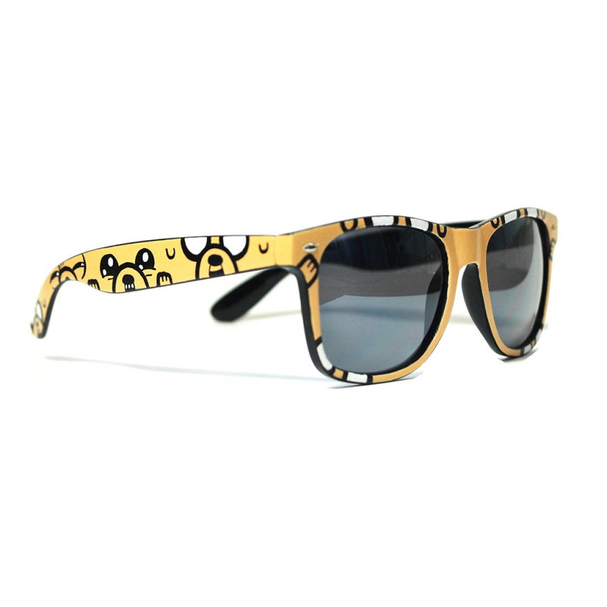Artist Paints Cartoon Characters On Wayfarer Sunglasses Artist Paints Cartoon Characters On Wayfarer Sunglasses