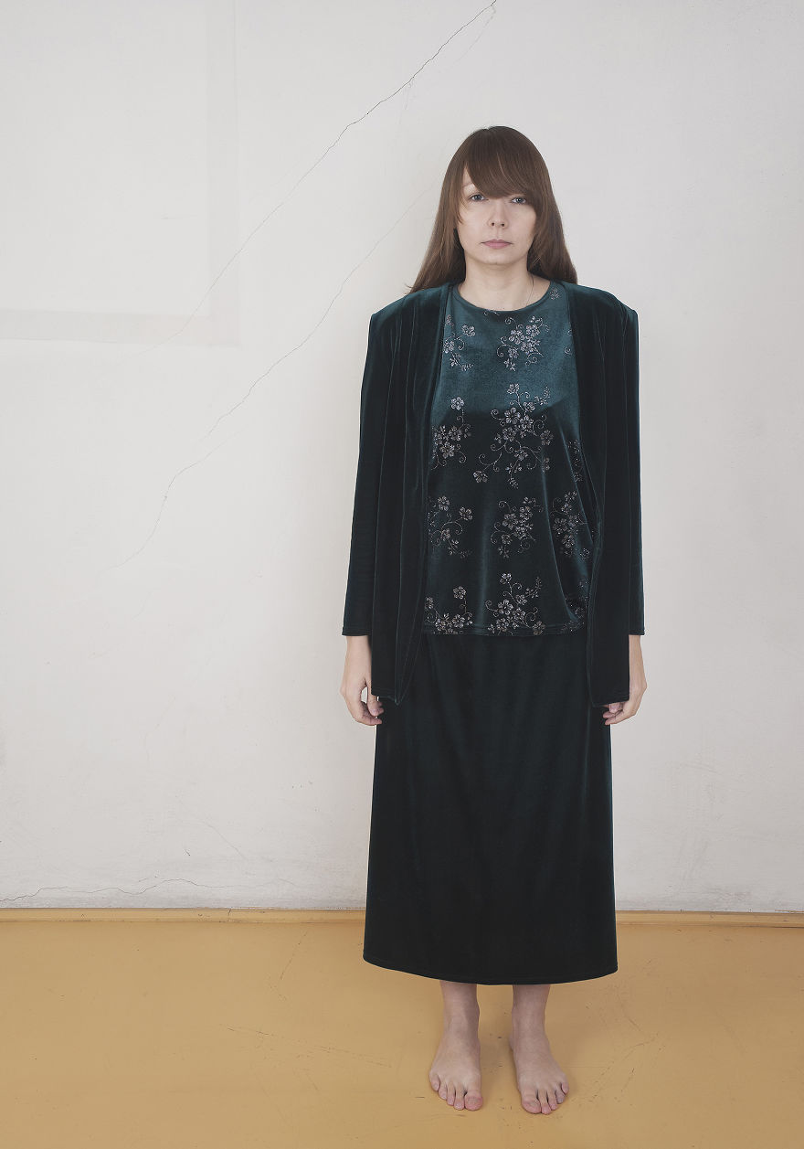 4 Years After My Mom Died Of Cancer, I Put On Her Clothes To Remember Our Best Moments 4 Years After My Mom Died Of Cancer, I Put On Her Clothes To Remember Our Best Moments