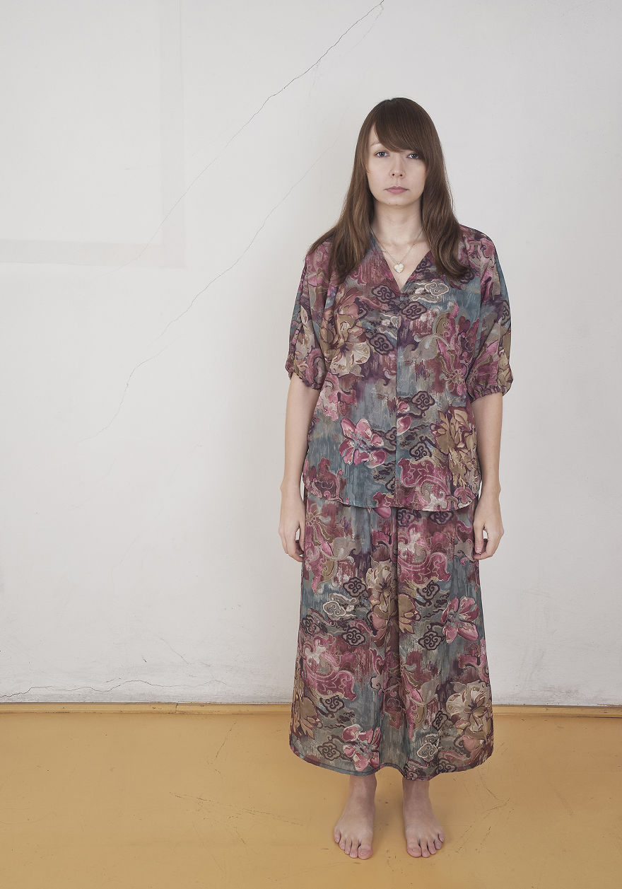 4 Years After My Mom Died Of Cancer, I Put On Her Clothes To Remember Our Best Moments 4 Years After My Mom Died Of Cancer, I Put On Her Clothes To Remember Our Best Moments