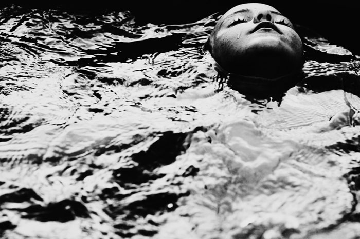 black-and-white-photography-childhood-joy-felicia-simon-2