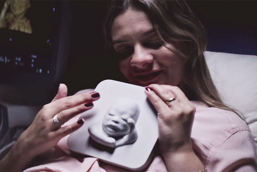 blind-pregnant-woman-first-look-unborn-son-3d-printing-ultrasound-huggies-8 blind-pregnant-woman-first-look-unborn-son-3d-printing-ultrasound-huggies-8