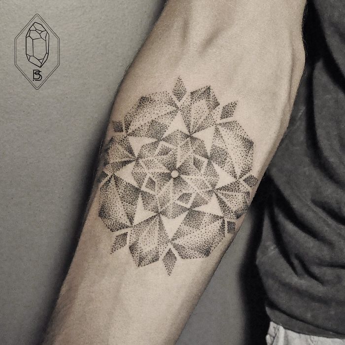 dotwork-line-geometric-tattoo-bicem-sinik-31 dotwork-line-geometric-tattoo-bicem-sinik-31