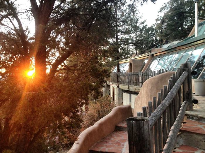 40 Bloody Good Reasons You Need To Build An Earthship