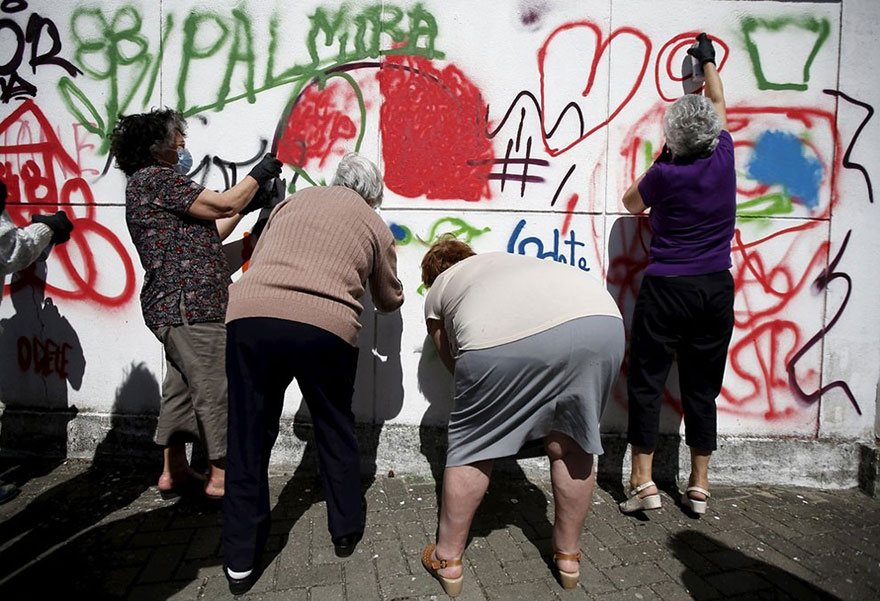 elderly-paint-graffiti-lisbon-lata-65-16