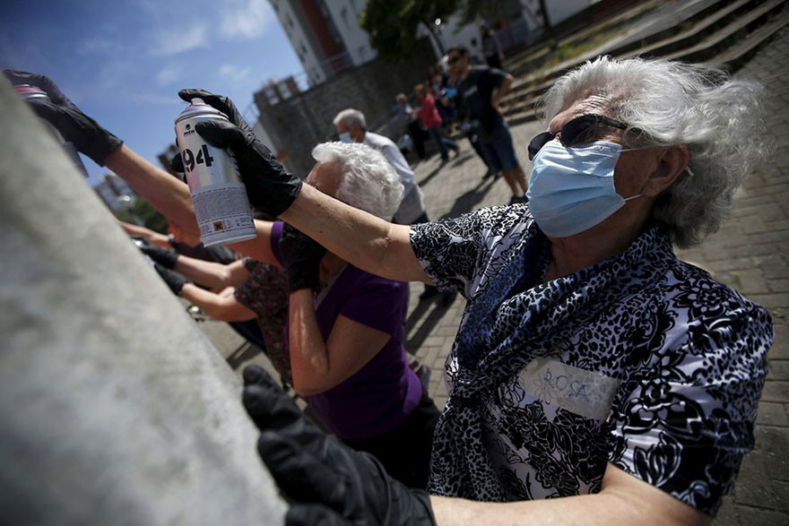elderly-paint-graffiti-lisbon-lata-65-20 elderly-paint-graffiti-lisbon-lata-65-20