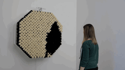 fur-pompom-mirror-daniel-rozin-gif