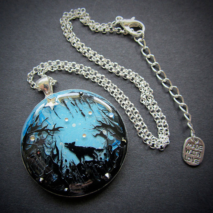 hand-painted-miniature-scenes-jewelry-samantha-lucy-2