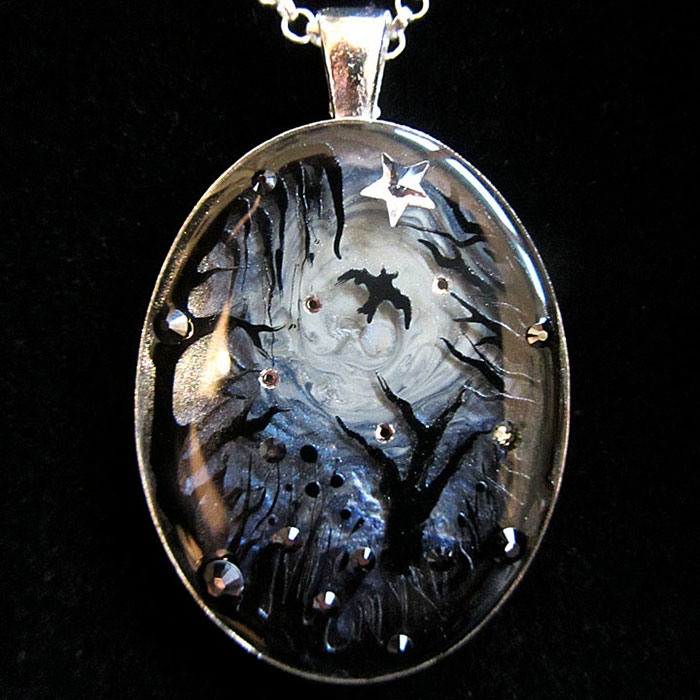 hand-painted-miniature-scenes-jewelry-samantha-lucy-3