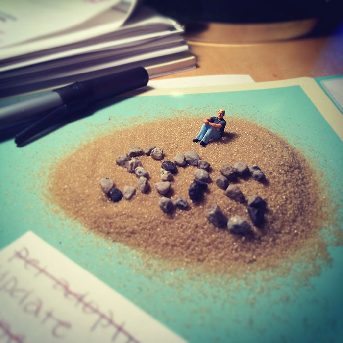 office-frustration-miniature-figures-photography-derrick-lin-2
