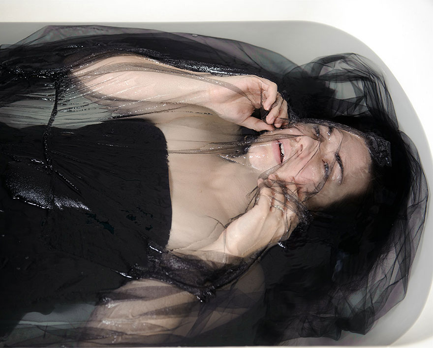 How It Feels To Have An Anxiety Disorder Explained In 12 Self Portraits