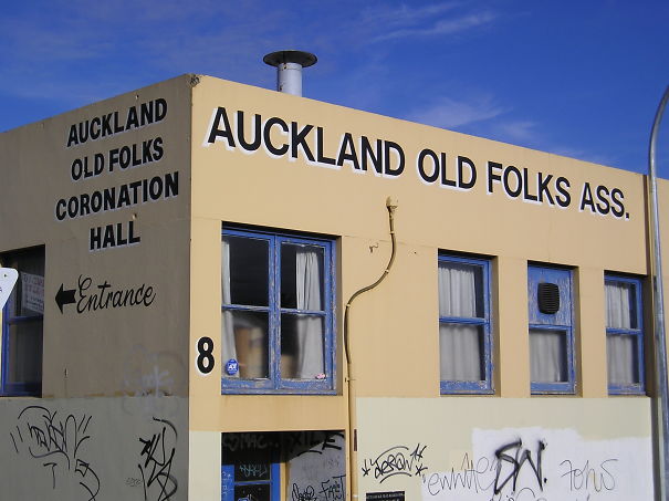 Lightpost In The Way = Very Awkward Abbreviation!