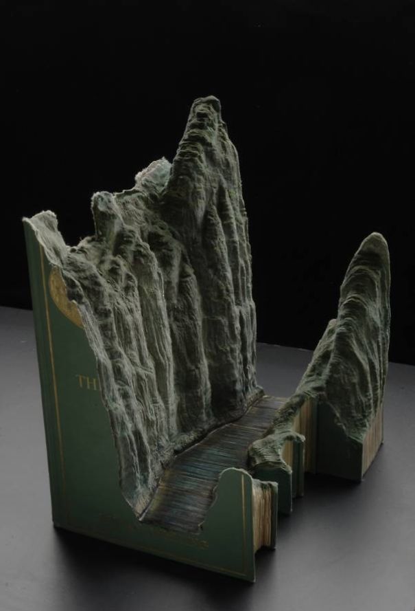 12 Amazing Book Sculpture