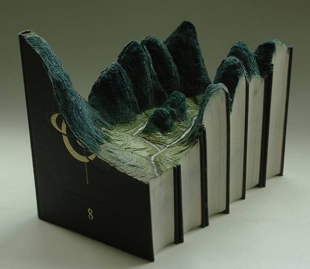 12 Amazing Book Sculpture