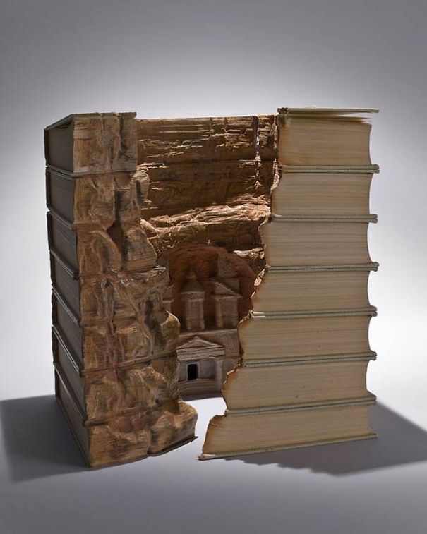 12 Amazing Book Sculpture