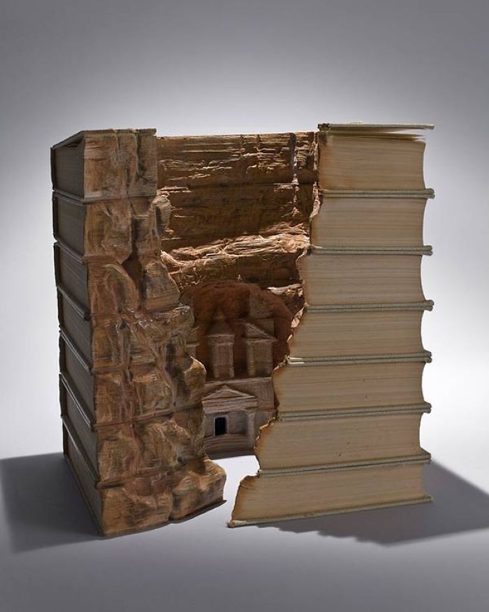 12 Amazing Book Sculpture