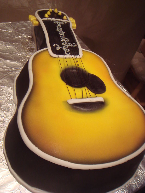 Guitar Cake