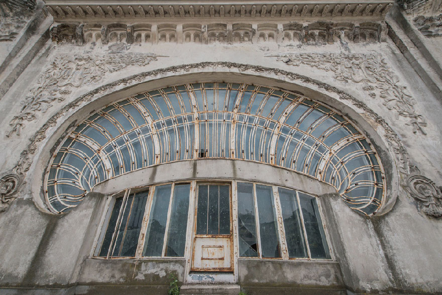 This Abandoned Casino Which Was Once The Most Magnificent Building In Romania Is Renovated
