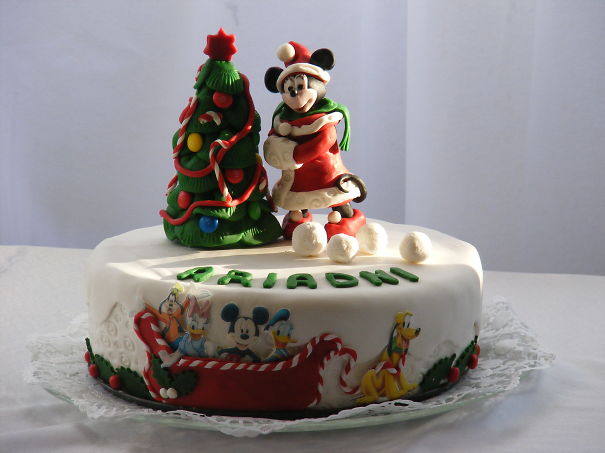 Minnie Mouse Christmas Cake