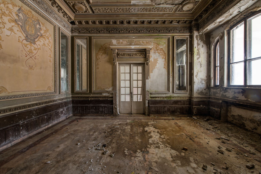 This Abandoned Casino Which Was Once The Most Magnificent Building In Romania Is Renovated