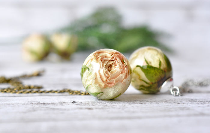 I Make Resin Jewelry With Real Flowers To Brighten Up Your Days
