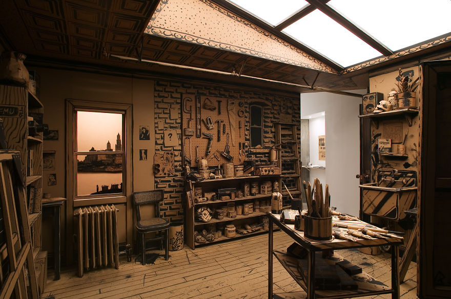 I Made A Full-Scale Artist's Studio Out Of Cardboard, Hot Glue And Black Paint