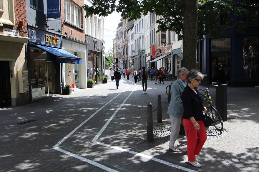 Phone Addicts Get Their Own Text-Walking Lanes In Belgium Phone Addicts Get Their Own Text-Walking Lanes In Belgium