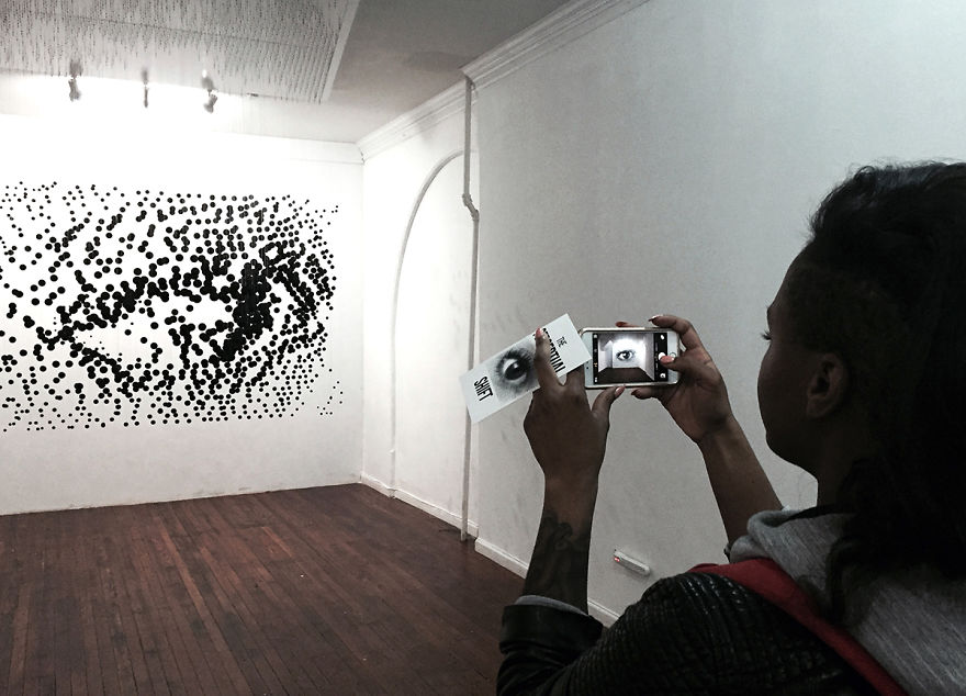 1,252 Floating Balls Form An Eye When Looking From The Right Angle