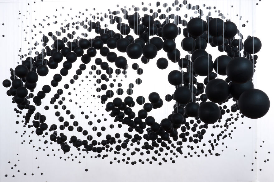 1,252 Floating Balls Form An Eye When Looking From The Right Angle