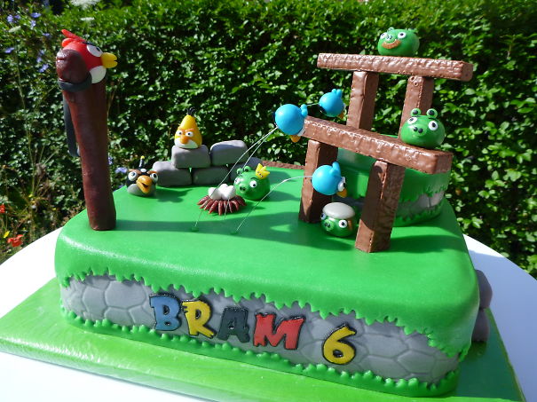 Angry Birds Cake