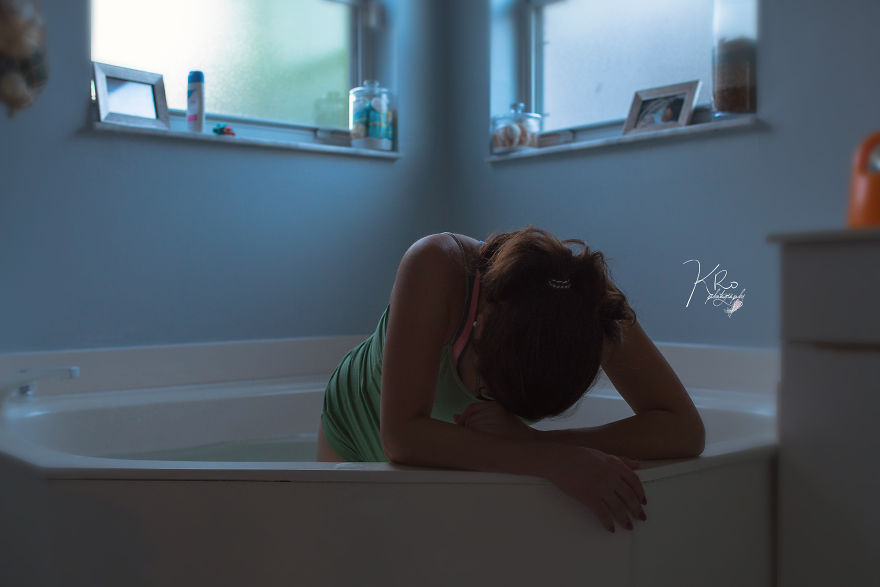 I Captured My Friend Giving Birth All Naturally In Water At Home I Captured My Friend Giving Birth All Naturally In Water At Home