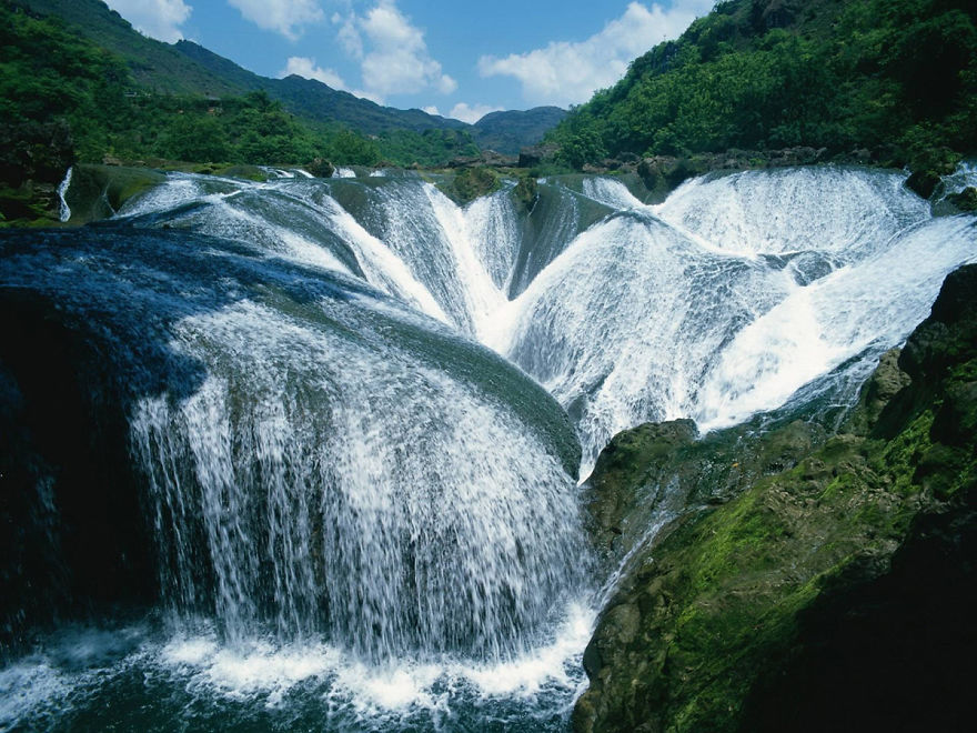 Yinlianzhuitan Waterfall