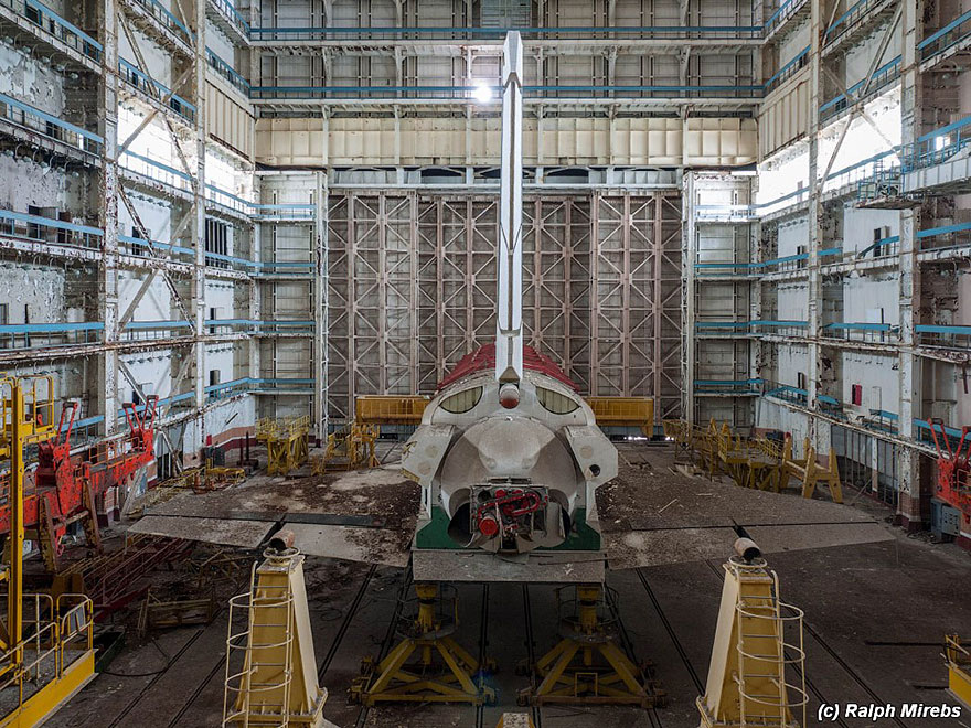 abandoned-soviet-space-shuttle-hangar-buran-baikonur-cosmodrome-kazakhstan-ralph-mirebs-14 abandoned-soviet-space-shuttle-hangar-buran-baikonur-cosmodrome-kazakhstan-ralph-mirebs-14