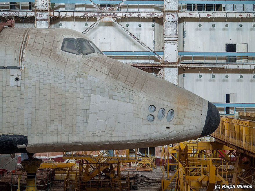 abandoned-soviet-space-shuttle-hangar-buran-baikonur-cosmodrome-kazakhstan-ralph-mirebs-15 abandoned-soviet-space-shuttle-hangar-buran-baikonur-cosmodrome-kazakhstan-ralph-mirebs-15
