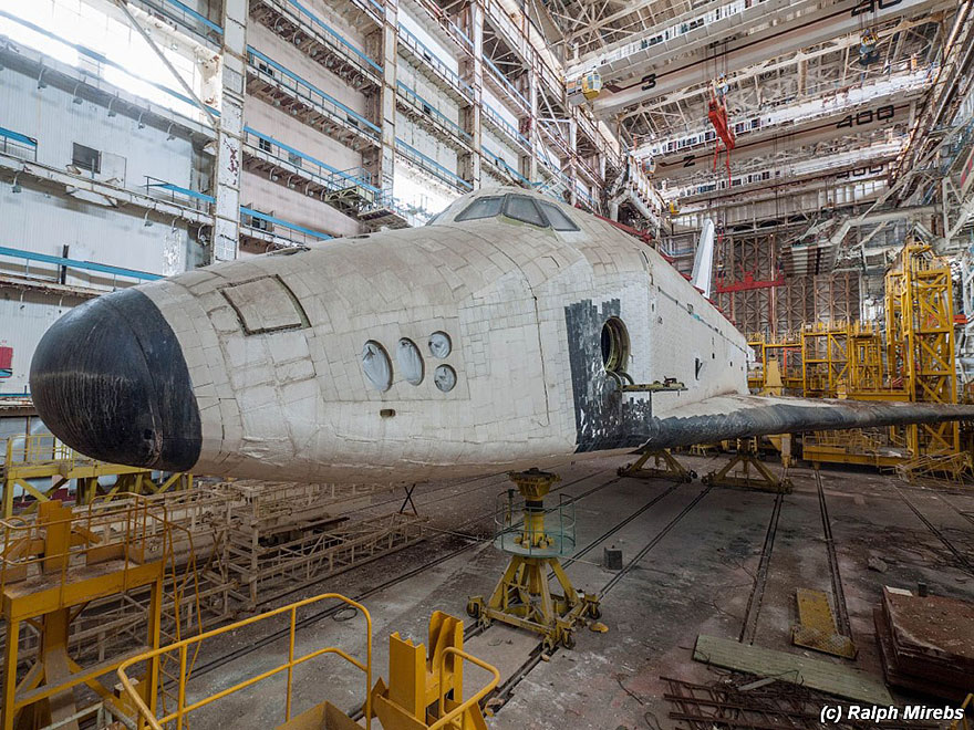 abandoned-soviet-space-shuttle-hangar-buran-baikonur-cosmodrome-kazakhstan-ralph-mirebs-16 abandoned-soviet-space-shuttle-hangar-buran-baikonur-cosmodrome-kazakhstan-ralph-mirebs-16