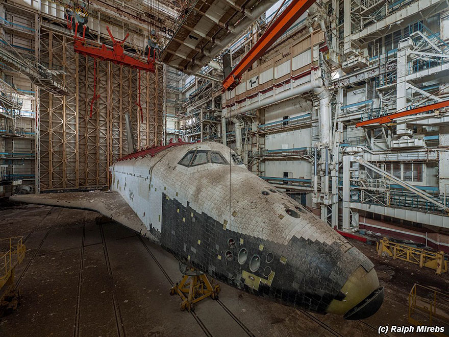 abandoned-soviet-space-shuttle-hangar-buran-baikonur-cosmodrome-kazakhstan-ralph-mirebs-20 abandoned-soviet-space-shuttle-hangar-buran-baikonur-cosmodrome-kazakhstan-ralph-mirebs-20