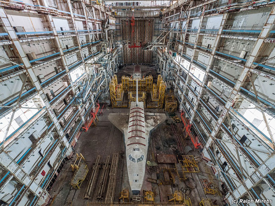 abandoned-soviet-space-shuttle-hangar-buran-baikonur-cosmodrome-kazakhstan-ralph-mirebs-4 abandoned-soviet-space-shuttle-hangar-buran-baikonur-cosmodrome-kazakhstan-ralph-mirebs-4
