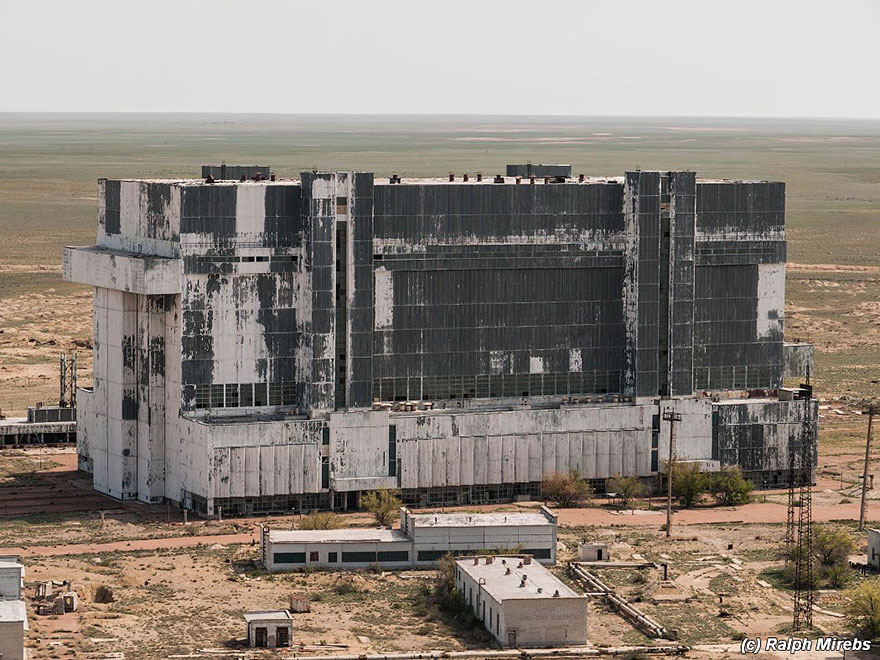 abandoned-soviet-space-shuttle-hangar-buran-baikonur-cosmodrome-kazakhstan-ralph-mirebs-7 abandoned-soviet-space-shuttle-hangar-buran-baikonur-cosmodrome-kazakhstan-ralph-mirebs-7