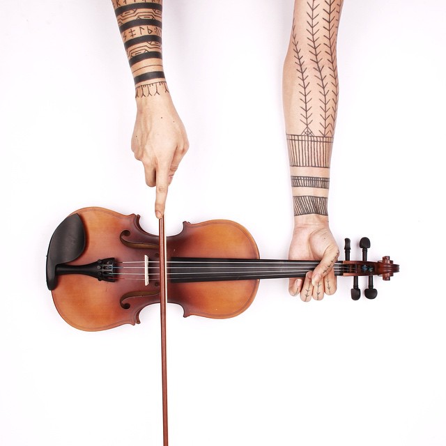 artist-working-what-my-hands-doing-ponypork-12