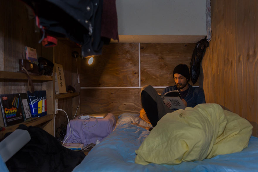 capsule-hotel-home-photography-enclosed-living-small-won-kim-japan-15