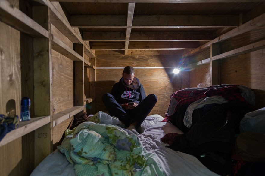 capsule-hotel-home-photography-enclosed-living-small-won-kim-japan-8 capsule-hotel-home-photography-enclosed-living-small-won-kim-japan-8