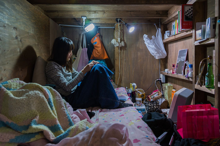 Shocking Pics Of People Living In Incredibly Tiny Rooms In Japan
