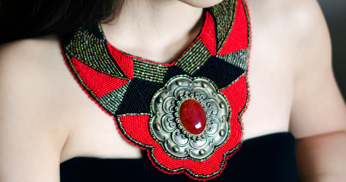 Painter Produce Necklaces With Belt Buckles