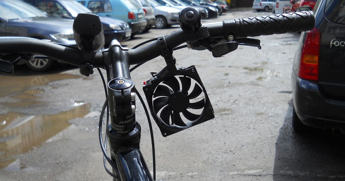 $5 Bicycle Cell Phone Charger By 16-Year-Old Romanian Inventor